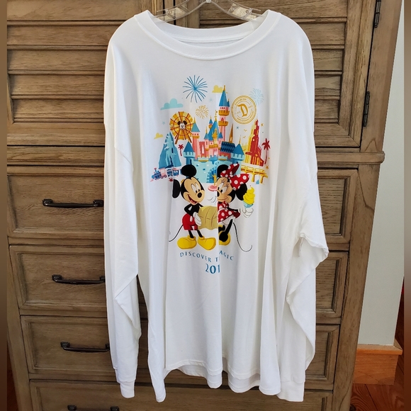 🆕️ Disney Discover the Magic Long Sleeve Tee - Picture 4 of 9